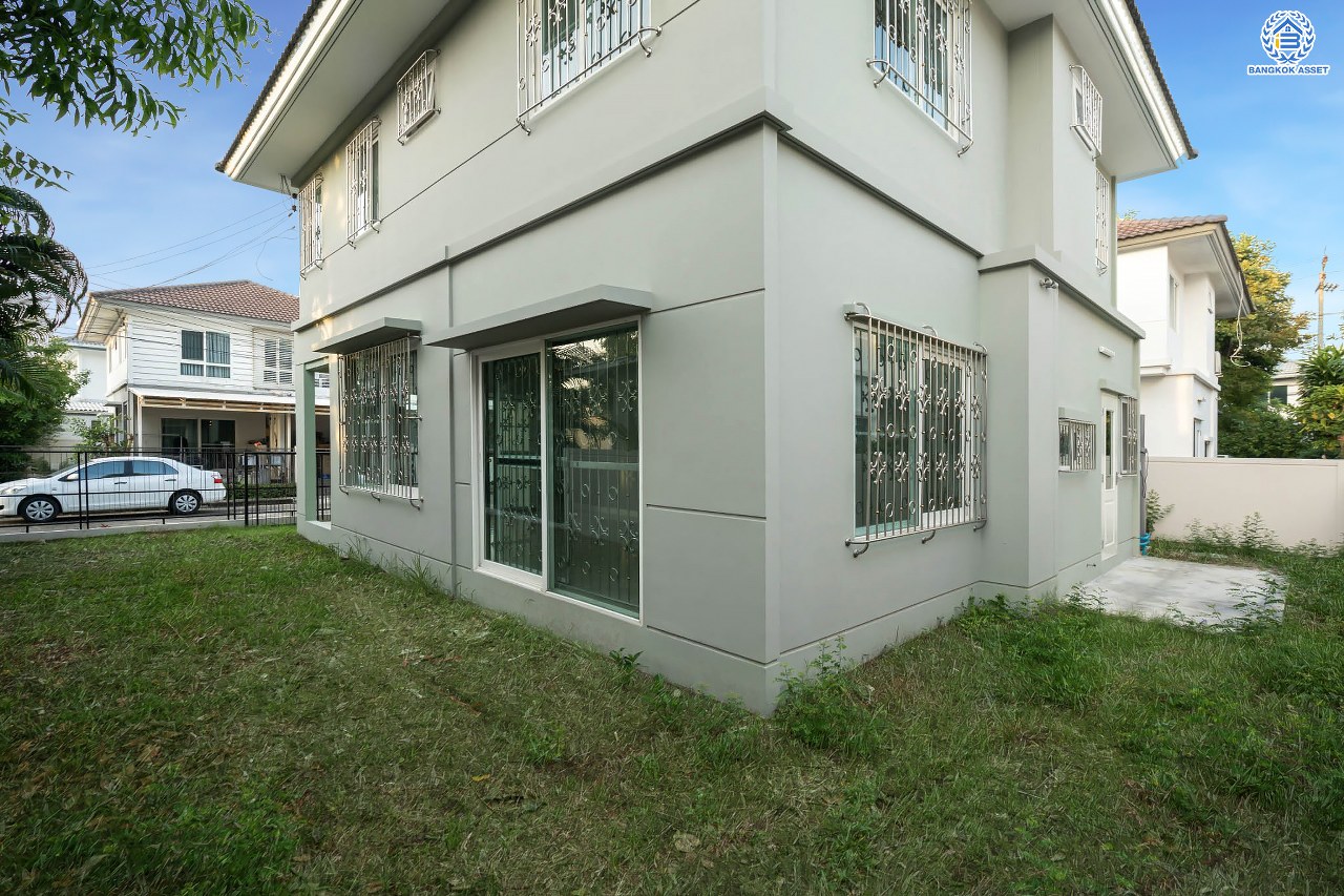 บ้านเดี่ยวมือสอง จากแบรนด์ LH โครงการ ชัยพฤกษ์ วัชรพล หลังใหญ่ เนื้อที่ 55.4 ตร.ว. ฟังก์ชัน 3 ห้องนอน 3 ห้องน้ำ จอดรถได้ 2 คัน พร้อม Facilities ครบครัน บนทำเลเดินทางสะดวก ติดถนนสุขาภิบาล5 เชื่อมต่อหลายเส้นทาง ใกล้ทางด่วน "ฉลองรัช" และรถไฟฟ้าสายสีเขียว "สถานีสายหยุด"